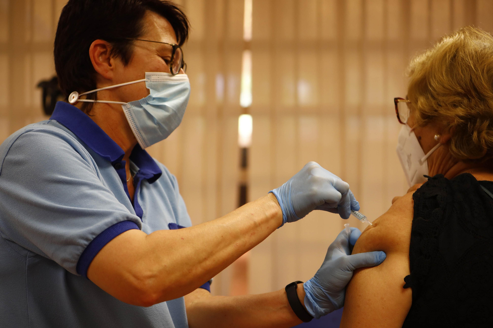 El comienzo de la vacunación a la población de 70 a 79 años de Córdoba, en fotografías