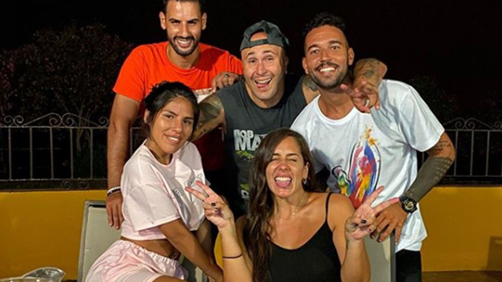 El DJ, con su hermana Isa y su prima Anabel y los novios de ambas.