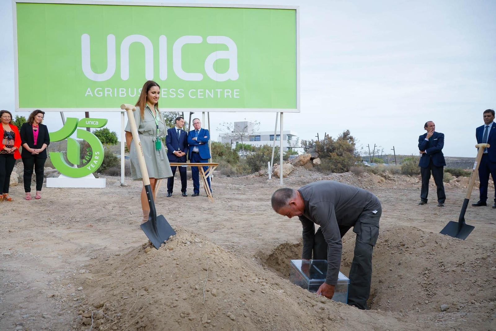 Así ha sido la colocación de la primera piedra del Unica Agribusiness Centre de Almería