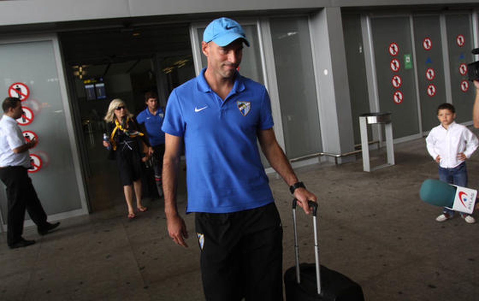 Llegada del club al aeropuerto de Málaga 

Foto: Migue Fernández