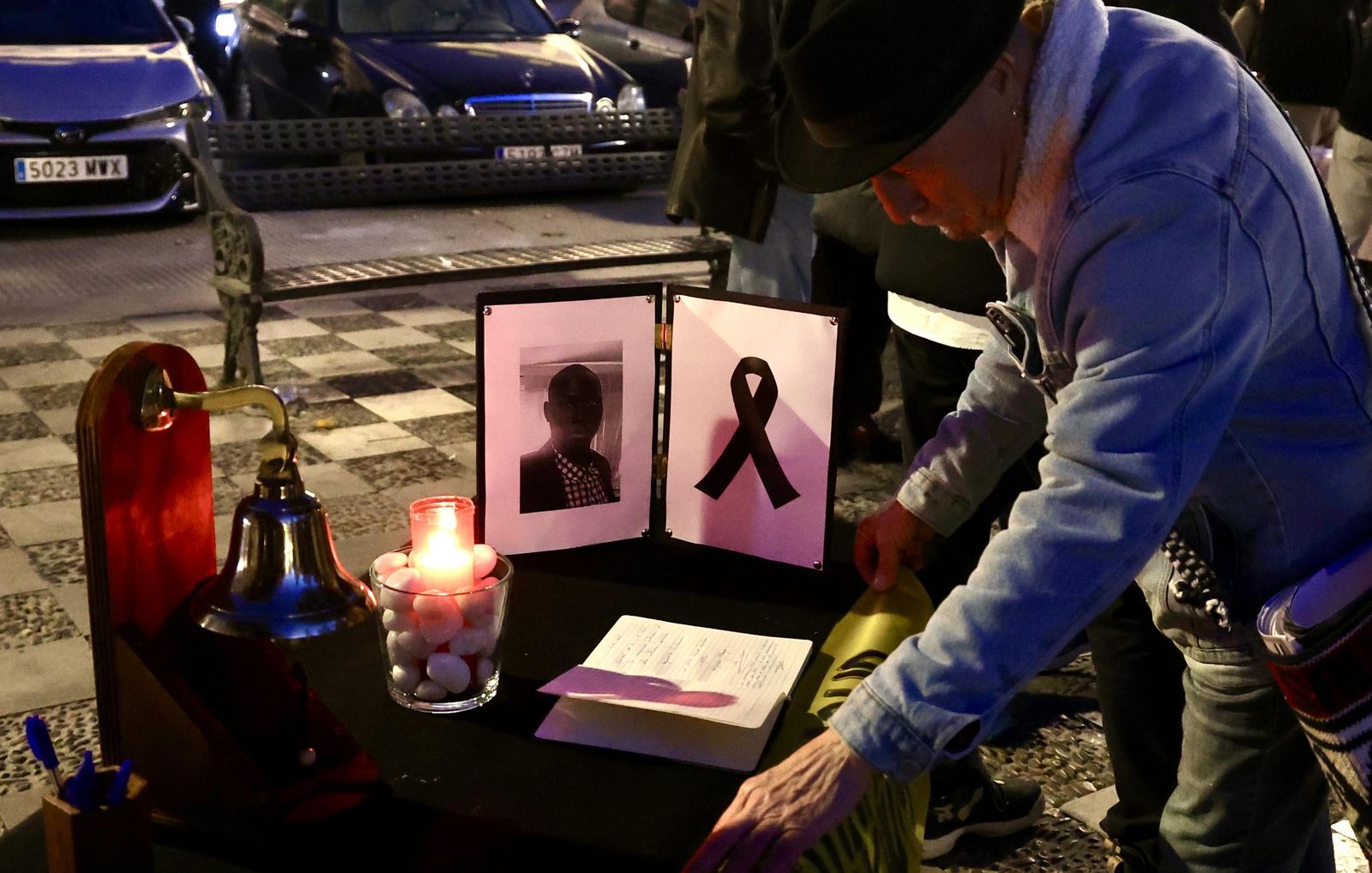 Concentración de senegaleses por la muerte de Mamouth