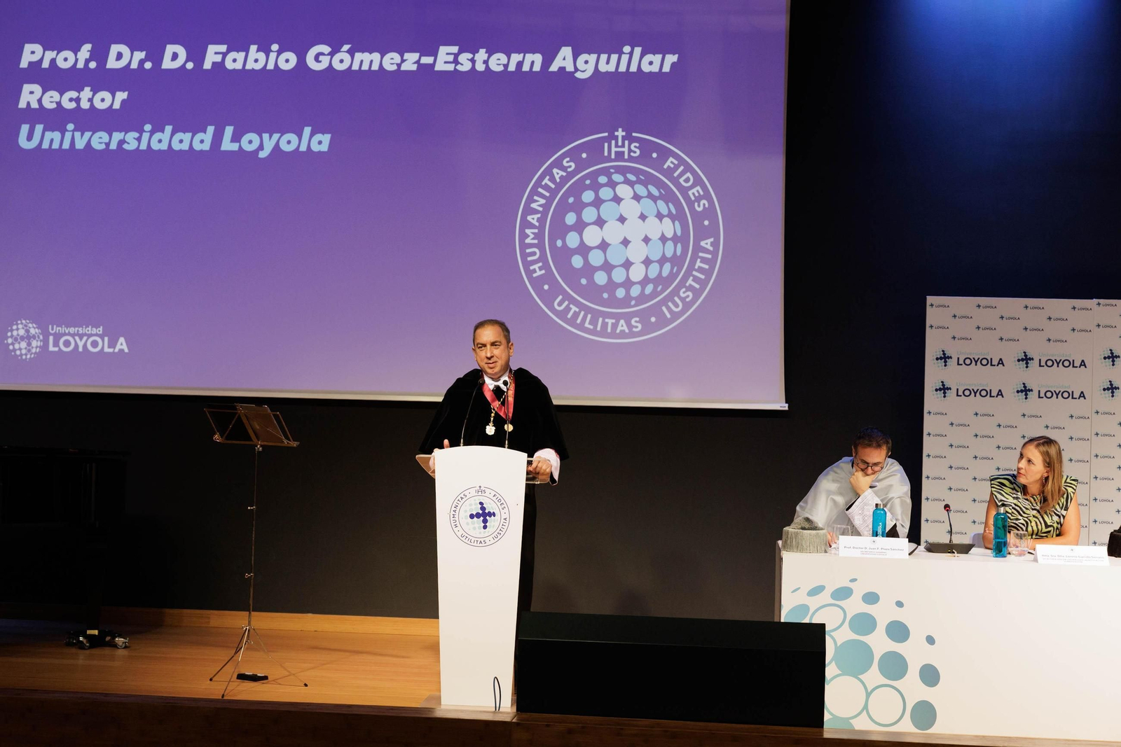 El rector Fabio Gómez-Estern durante el discurso de bienvenida.