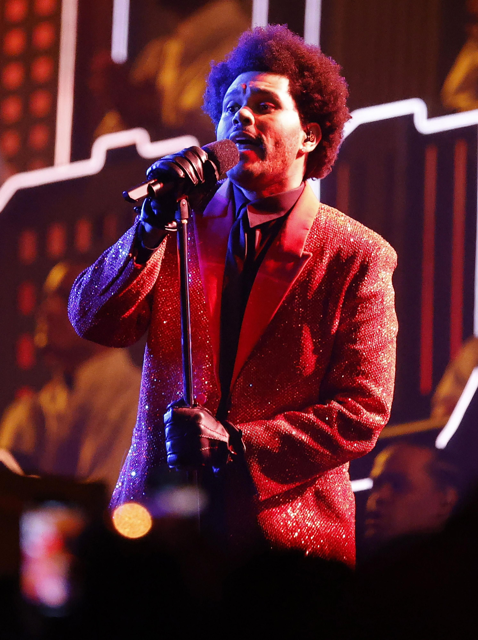 Chaqueta de Givenchy que llevó 'The Weeknd' en la 'Super Bowl'.