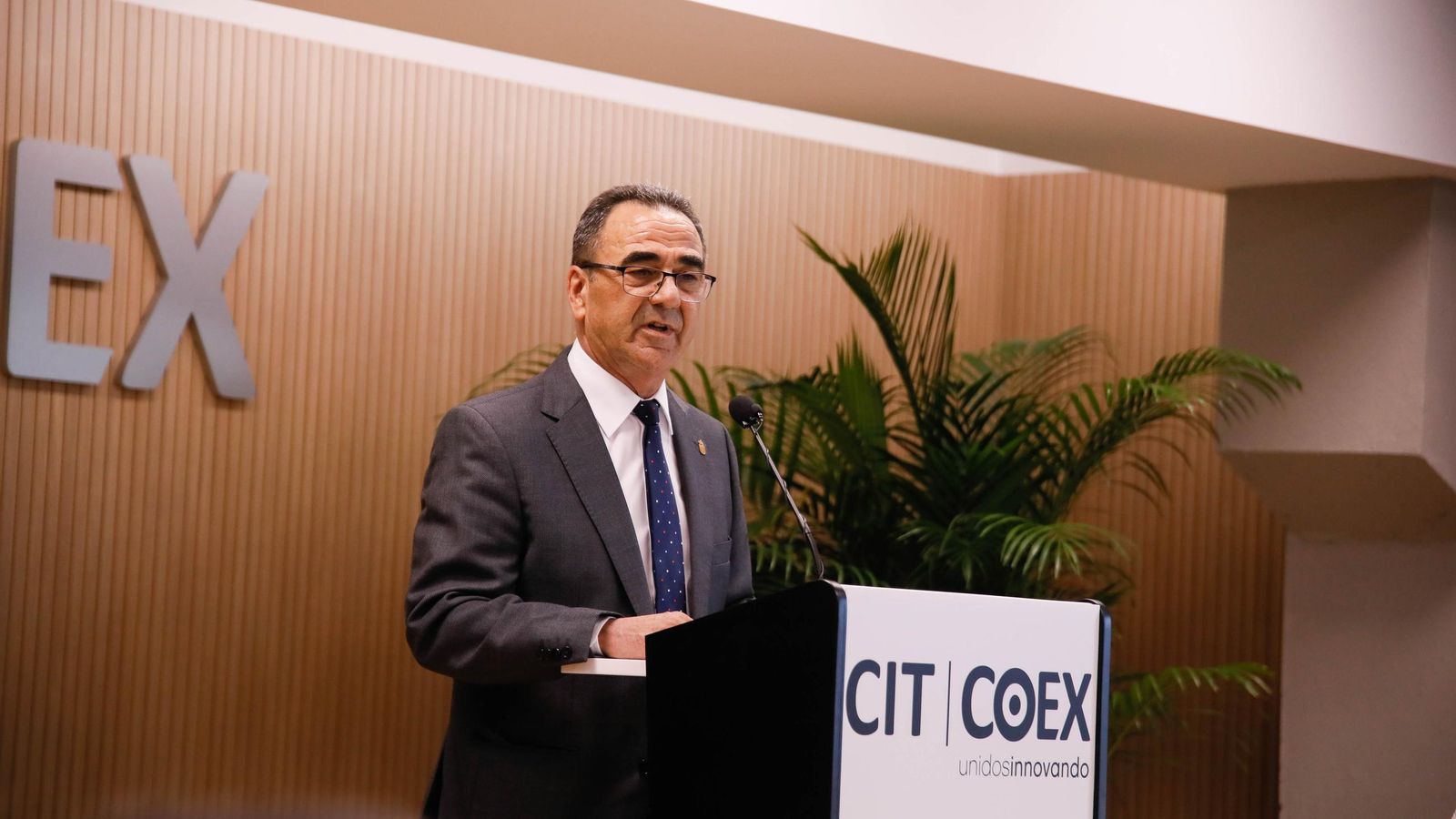 El alcalde de La Mojonera, José Miguel Hernández, durante su parlamento.
