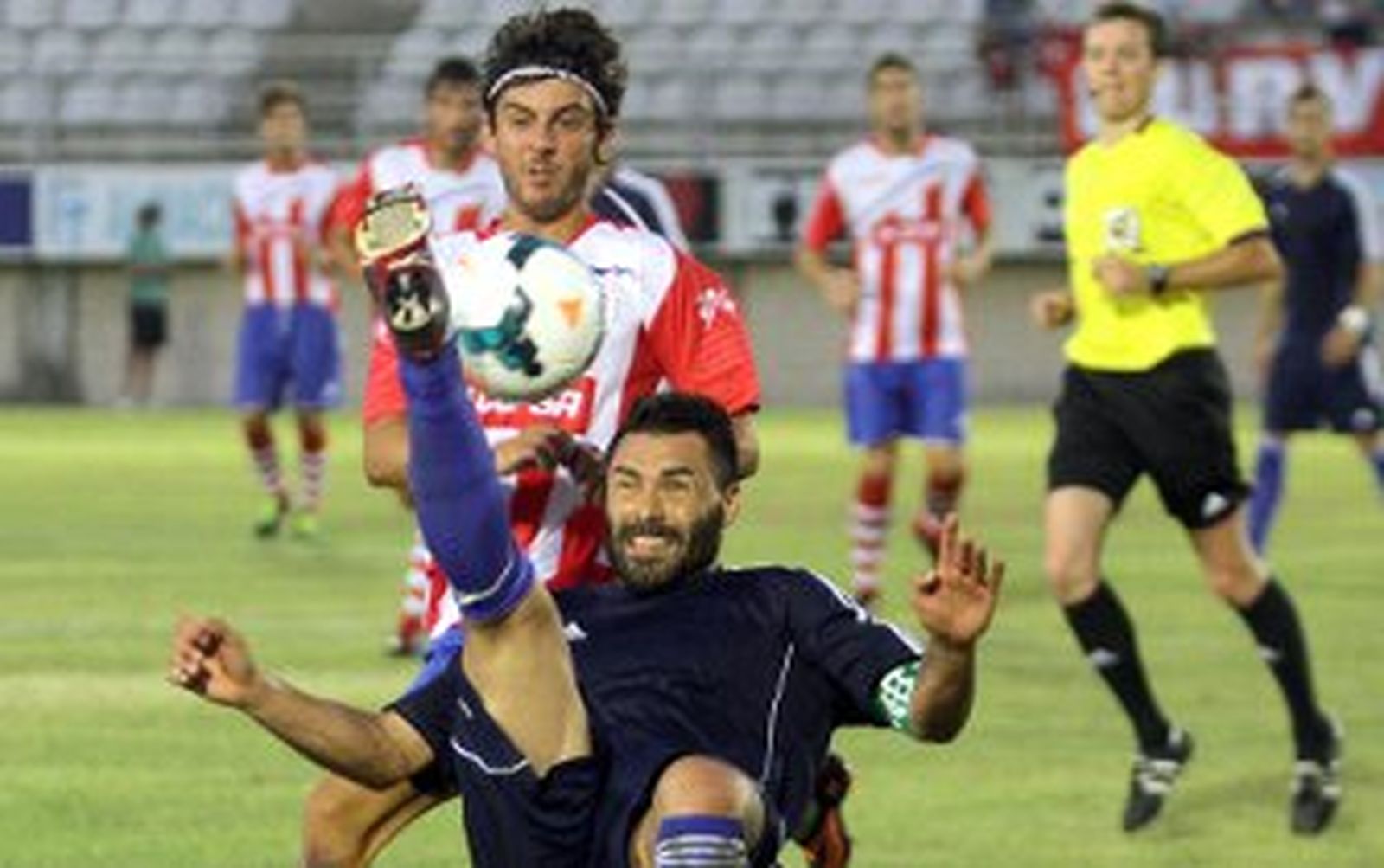 El final agria el buen debut de los albirrojos (1-2)