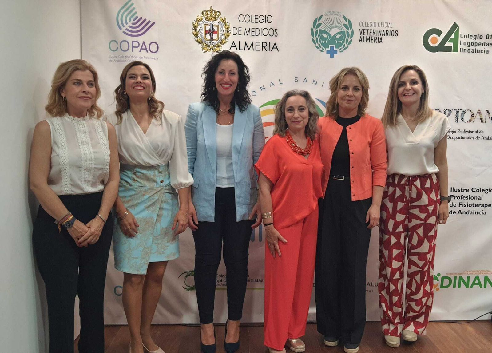 Autoridades, en el encuentro sobre mujeres influyentes en el sector sanitario.