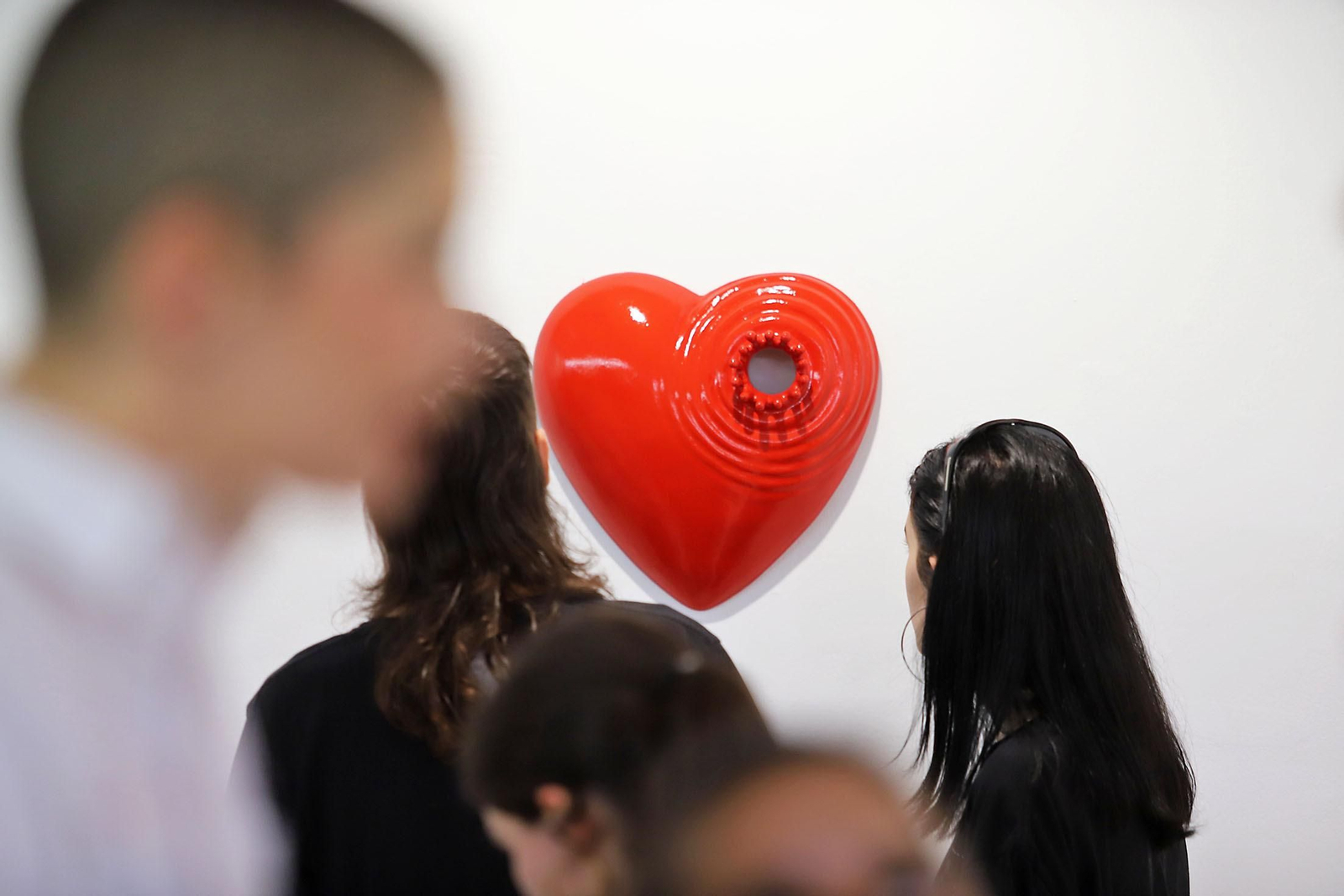 Imágenes de la exposición del artista onubense Wild Welva titulada 'El adiós, el comienzo y todo lo demás'.