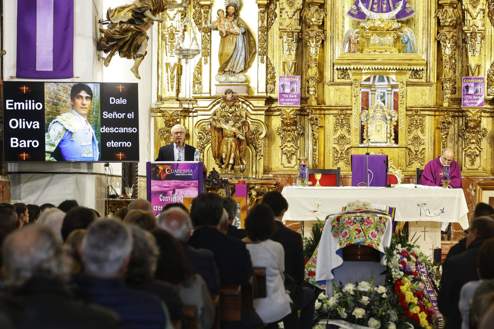 Imágenes del entierro en Chiclana del torero Emilio Oliva Baro