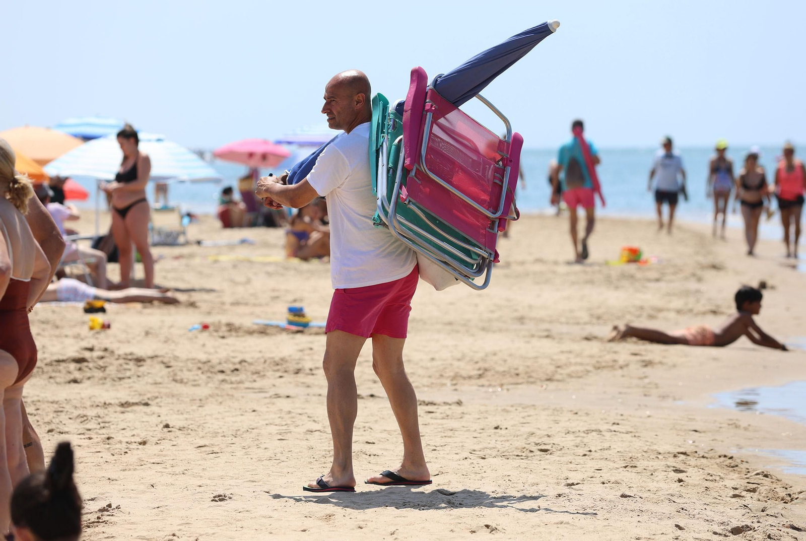 Ambiente en las playas de Huelva en la mañana de domingo