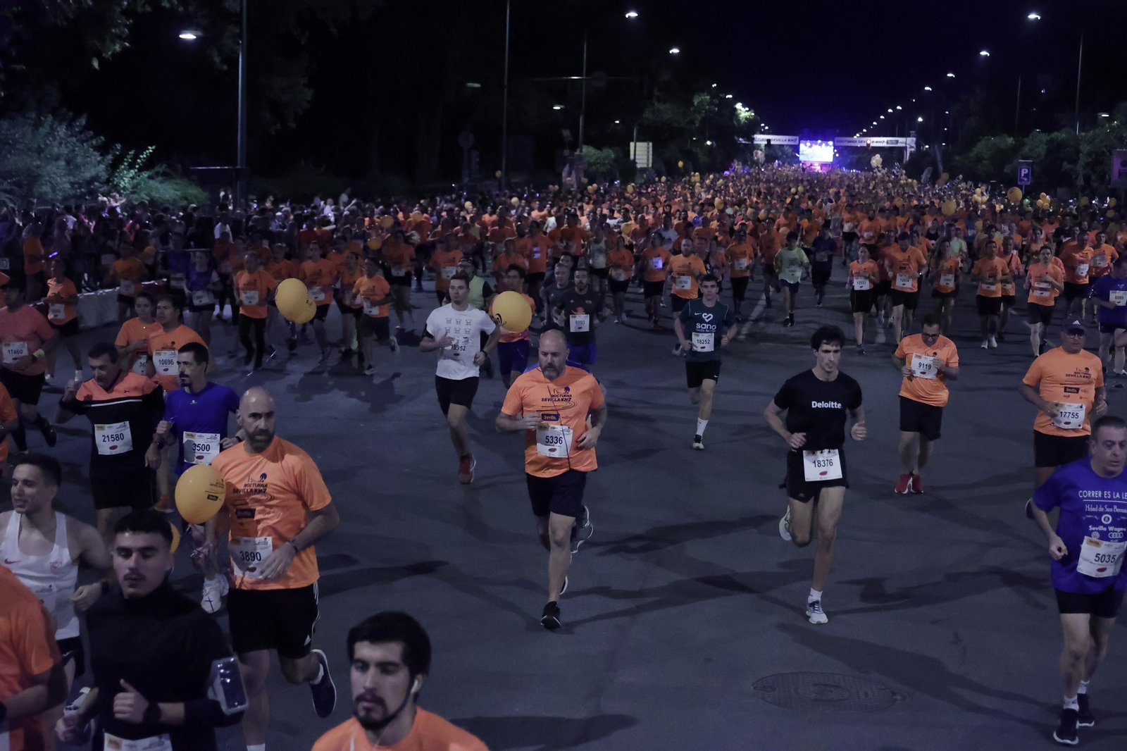 Búscate en la Carrera Nocturna de Sevilla (1)