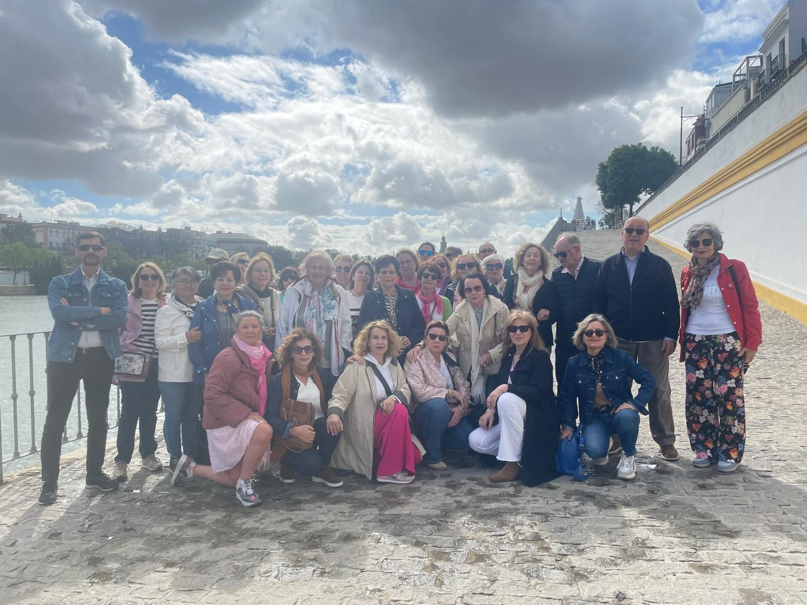 El grupo de Roquetas durante su visita a tierras sevillanas.