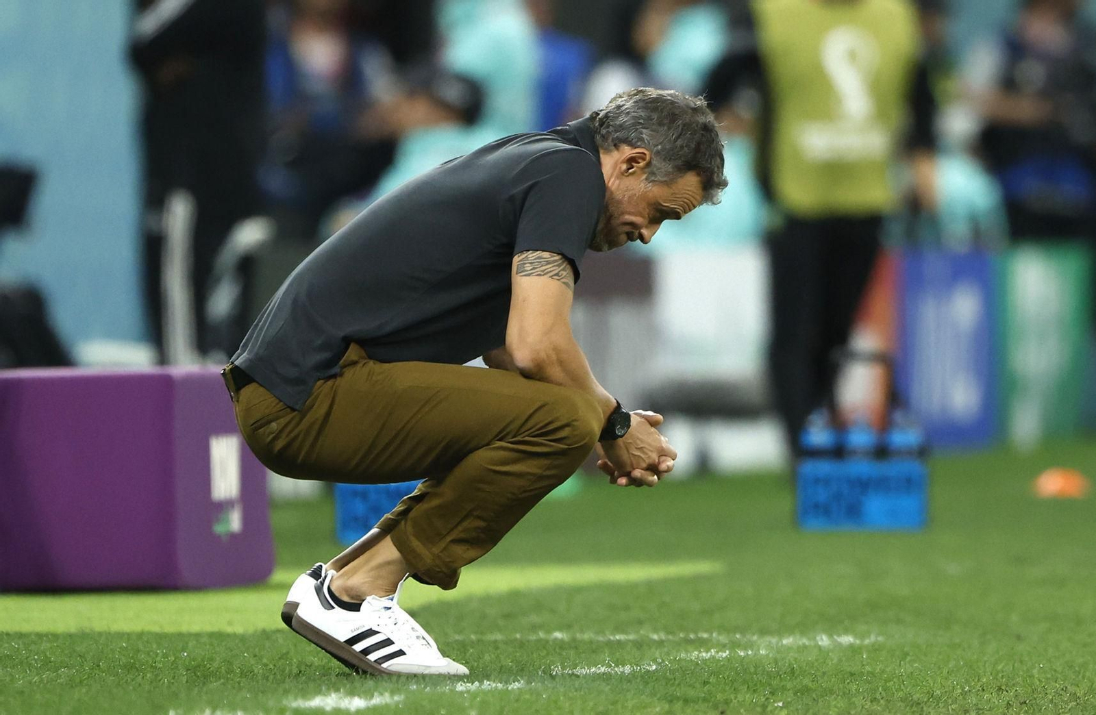 Luis Enrique, pensativo y cabizbajo al final del partido ante Marruecos.