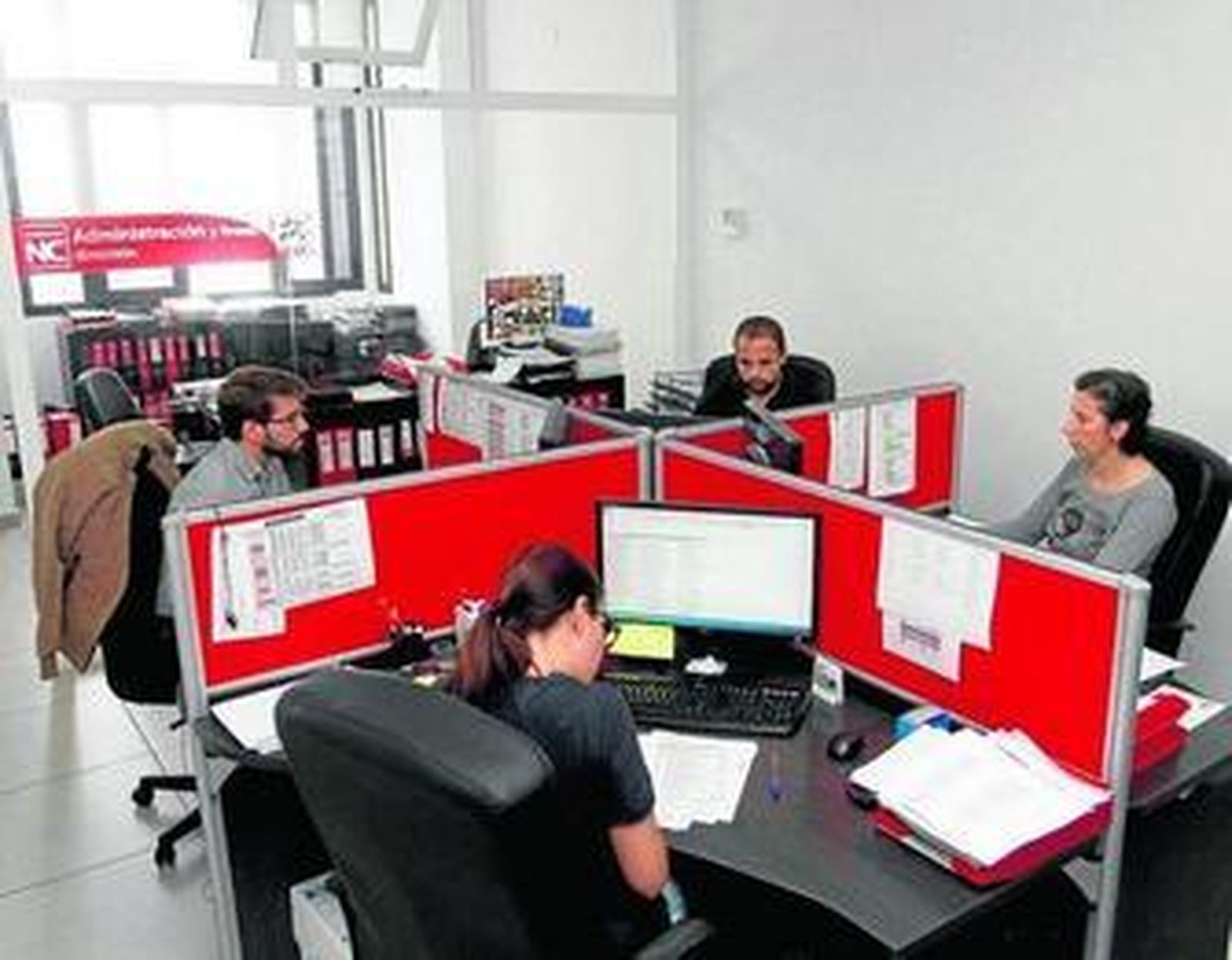 Parte del departamento financiero de la sede de Nutricion Center, en la calle Marina de Huelva.