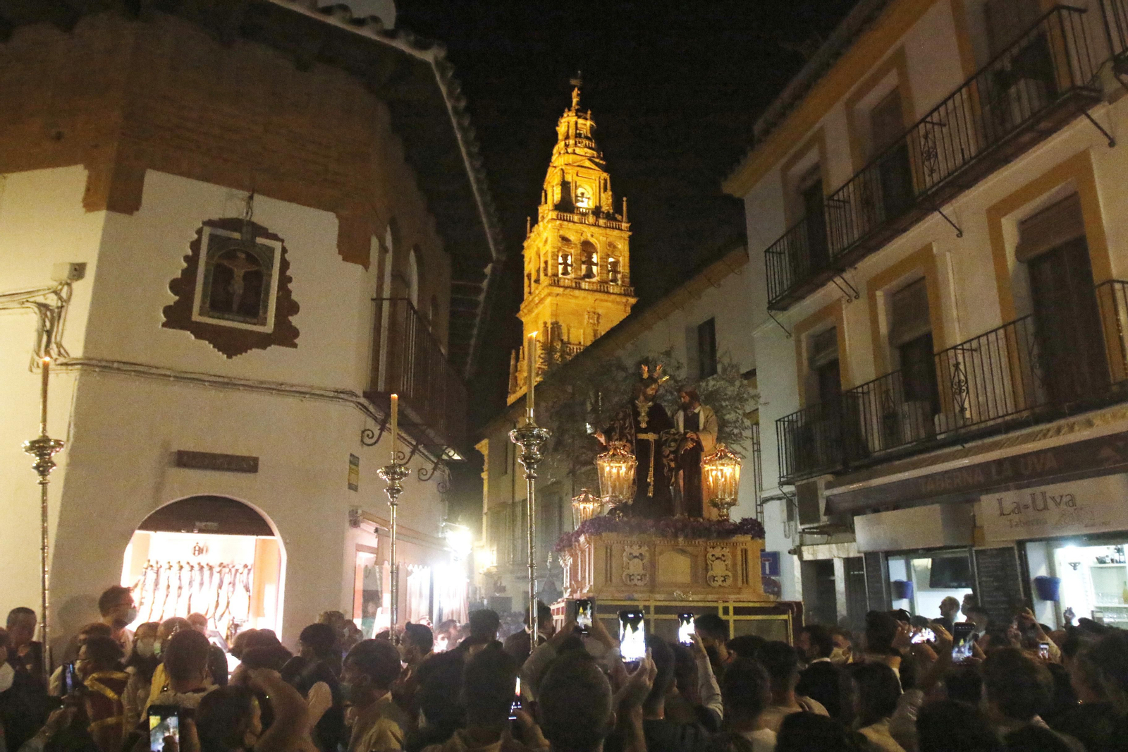 La salida extraordinaria del Señor de la Salud de Córdoba, en imágenes