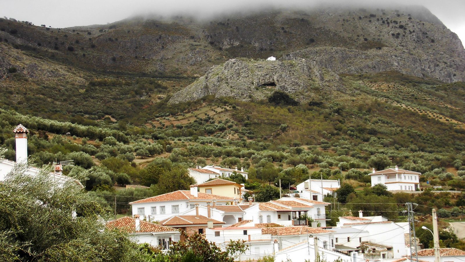 La aldea de Marchamonas desde la de Guaro.