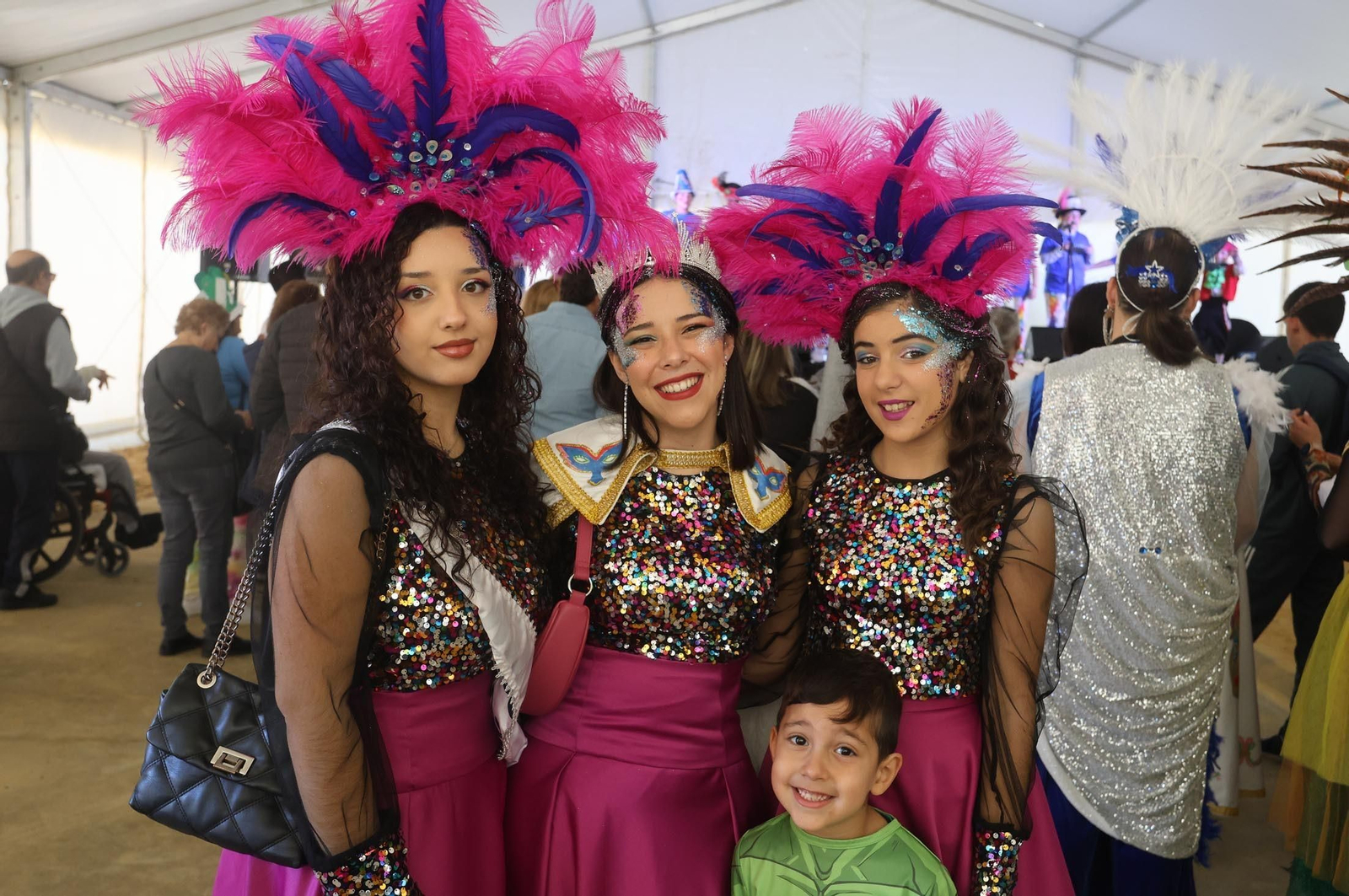 Imágenes del gran ambiente en el carrusel de agrupaciones del Carnaval Colombino 2024