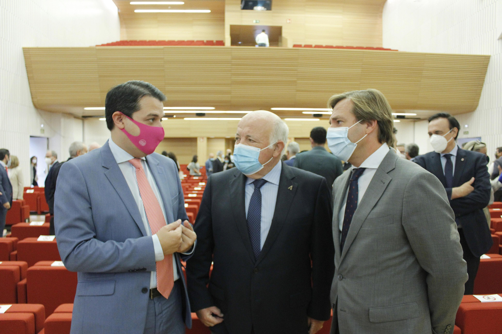 José María Bellido, Jesús Aguirre y Antonio Repullo, en el Palacio de Congresos.