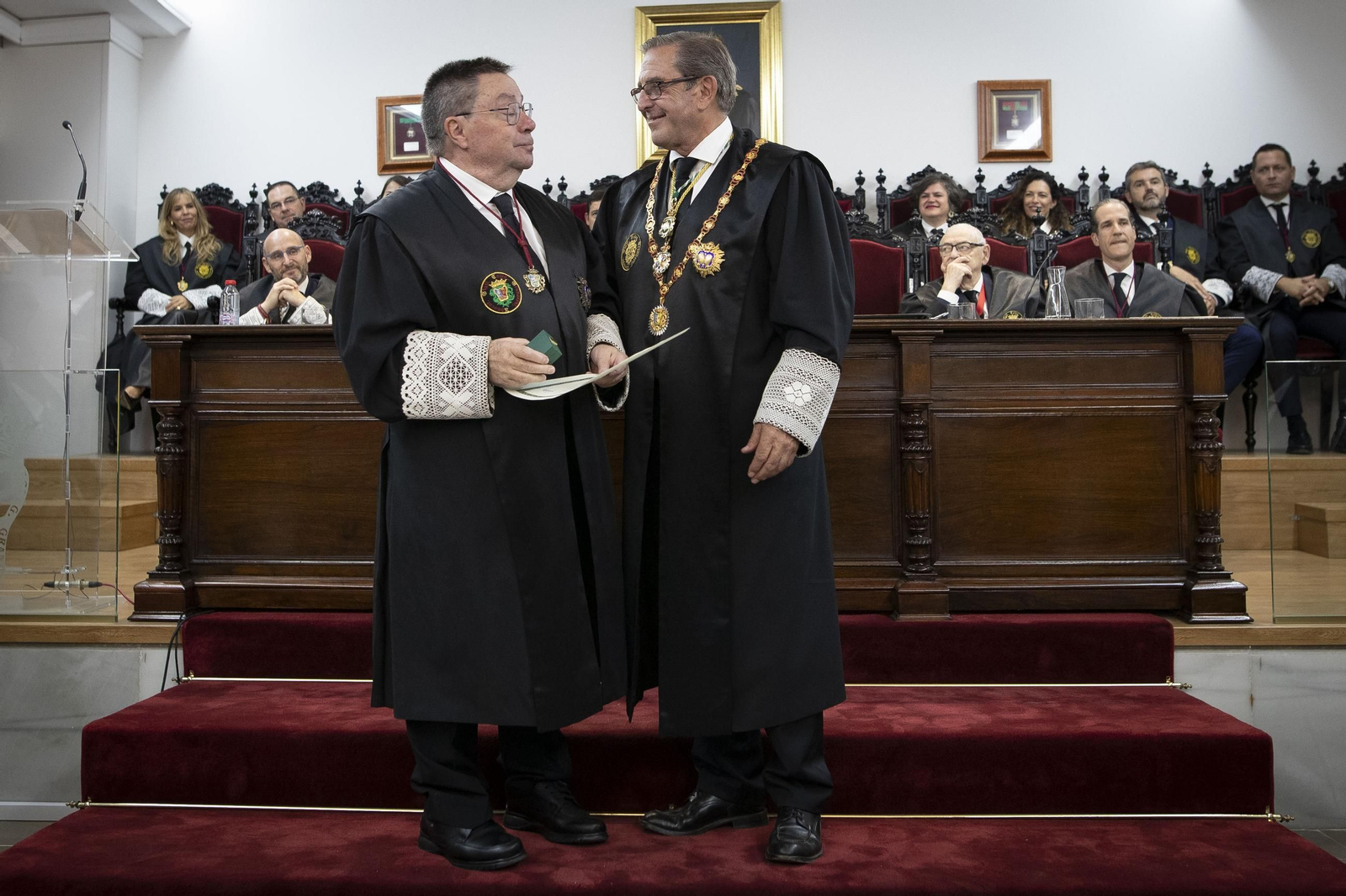 Botones de oro y lazo (15191054).jpg