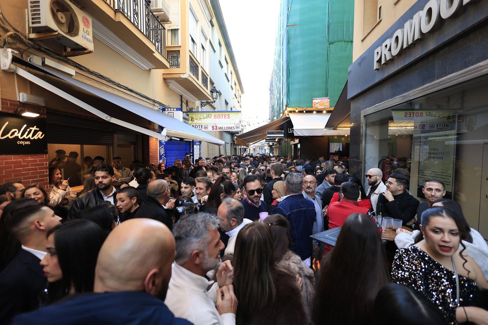 La Línea explota de gente en la tardebuena más animada, en imágenes