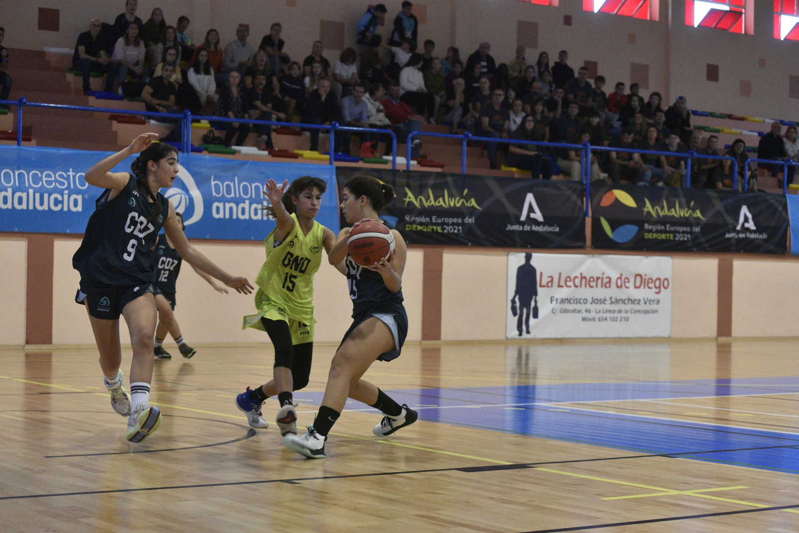 La primera jornada del Andaluz infantil femenino de baloncesto en La Línea