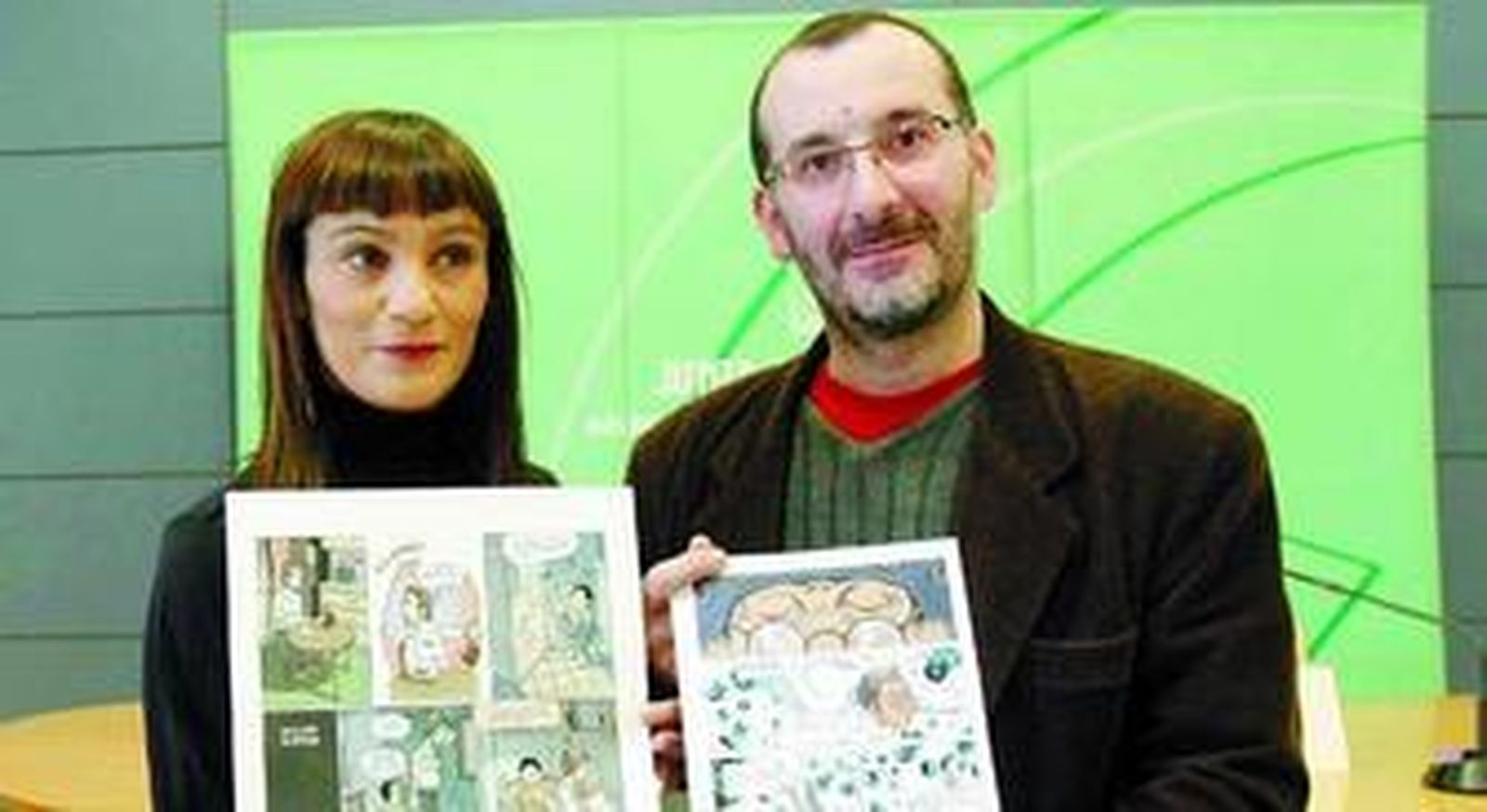 Manzano y Casasola muestran las obras ganadoras.