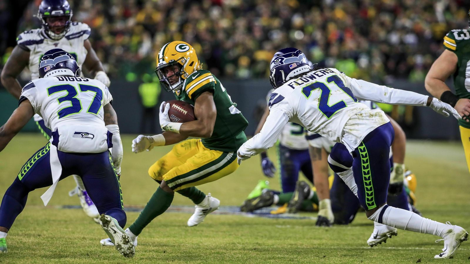 El fútbol americano es un deporte de contacto extremo, de ahí a que vayan los jugadores tan protegidos