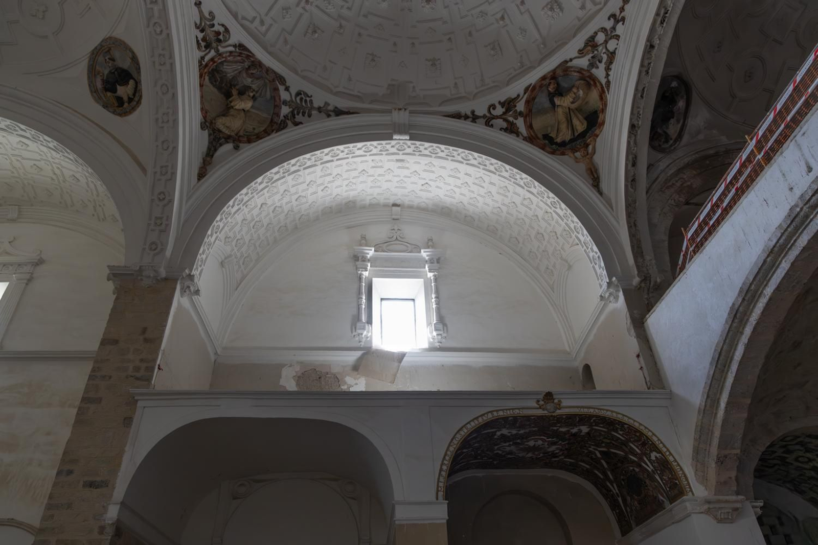 El interior de la iglesia de Santo Domingo de Jaén, al detalle.