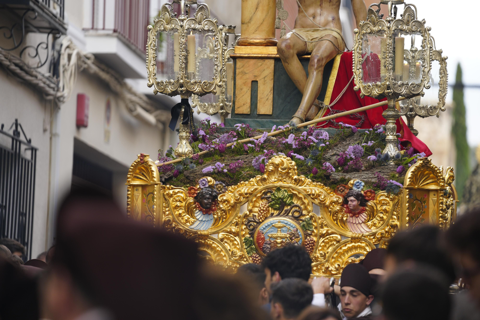 Martes Santo en Lucena: Las procesiones del Carmen, Servitas y Amor y Paz, en imágenes