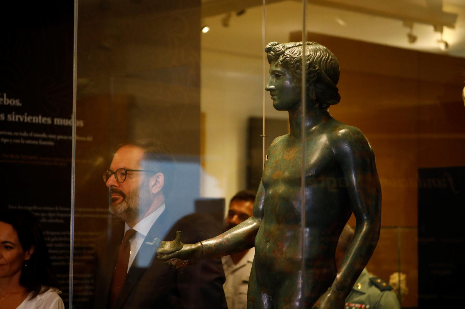 Los efebos de Pedro Abad ya lucen en el Museo Arqueológico de Córdoba, en imágenes