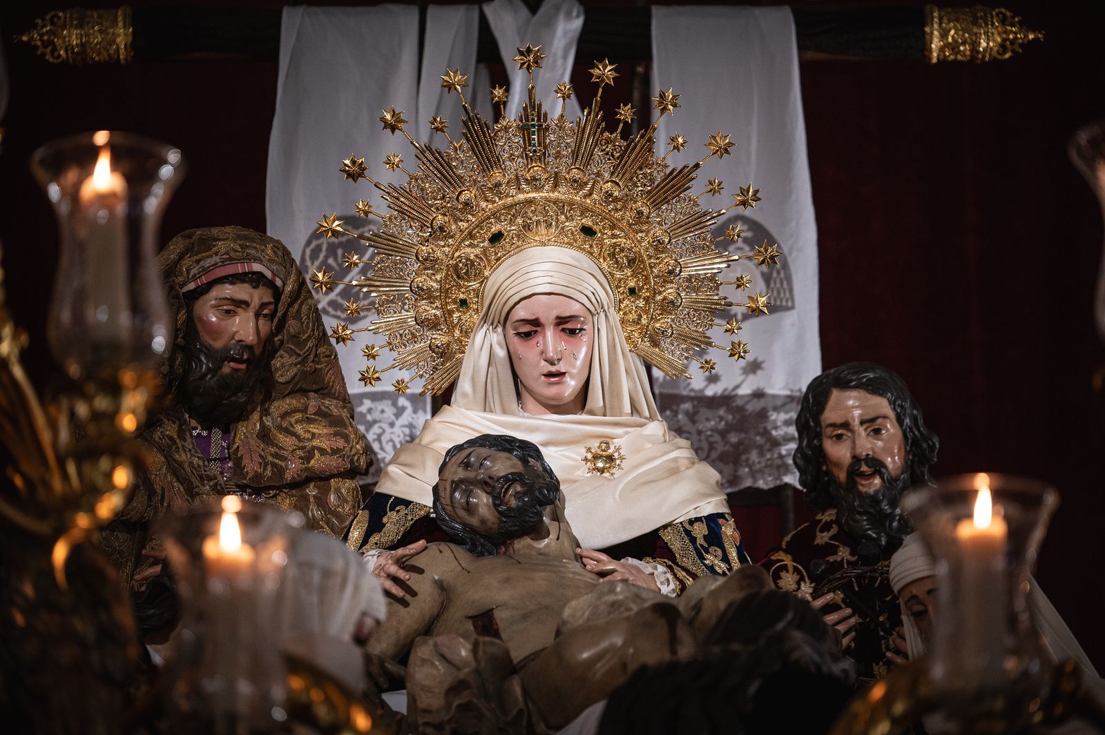 Las imágenes de la Hermandad de la Sagrada Mortaja en la Semana Santa de Sevilla 2024