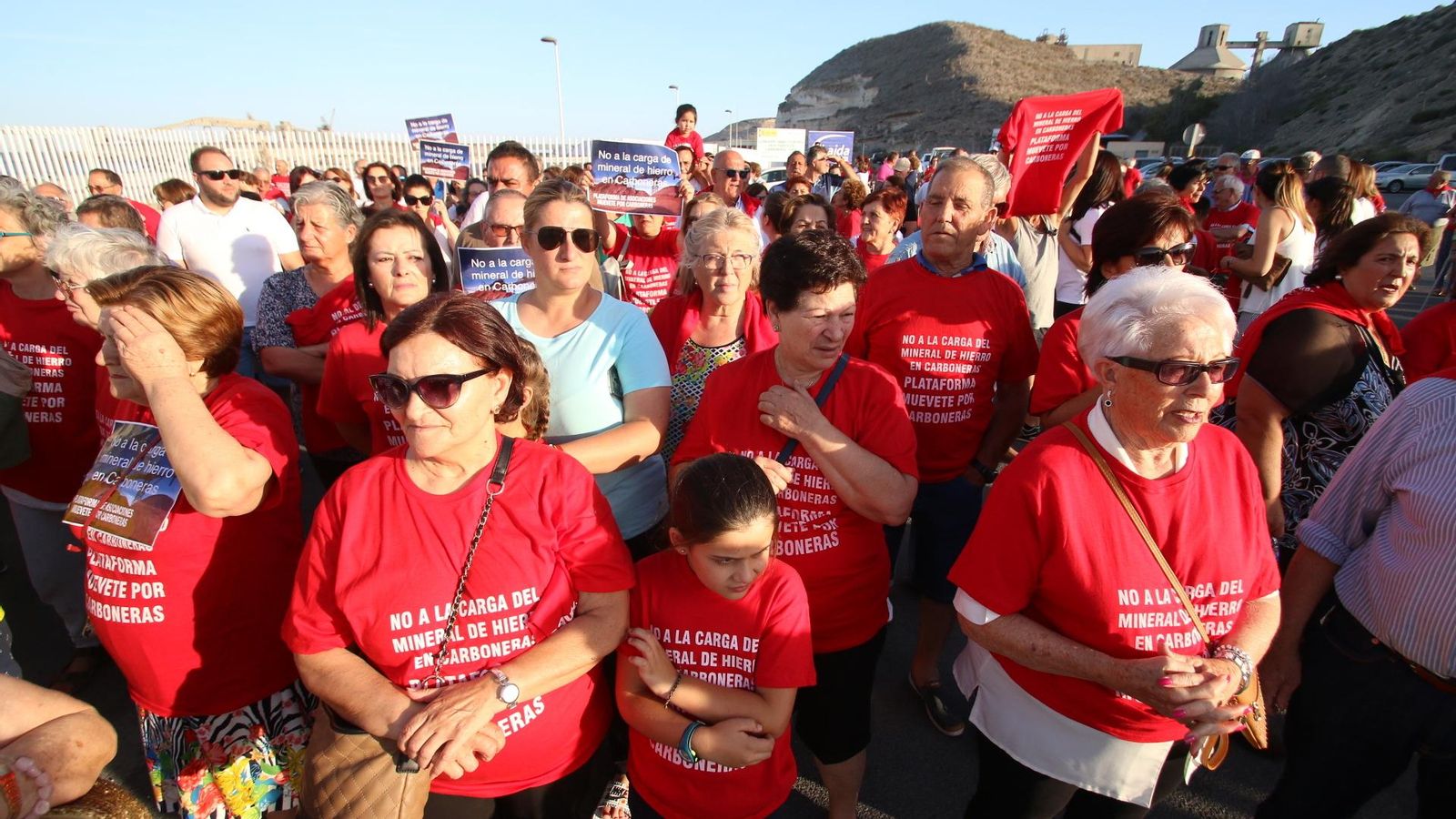 Los carboneros se oponen frontalmente a que su pueblo “se tiña de rojo”. Los carboneros se oponen frontalmente a que su pueblo “se tiña de rojo”.