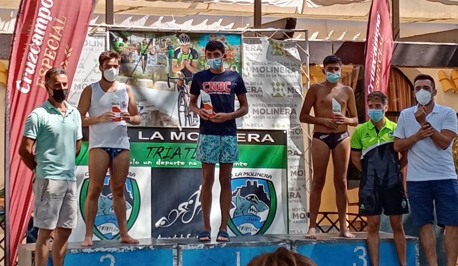 Ángel Belinchón, en el segundo cajón del podio.