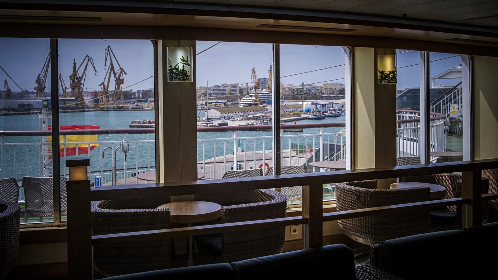 Interior del superferry 'Volcán de Tinamar'.
