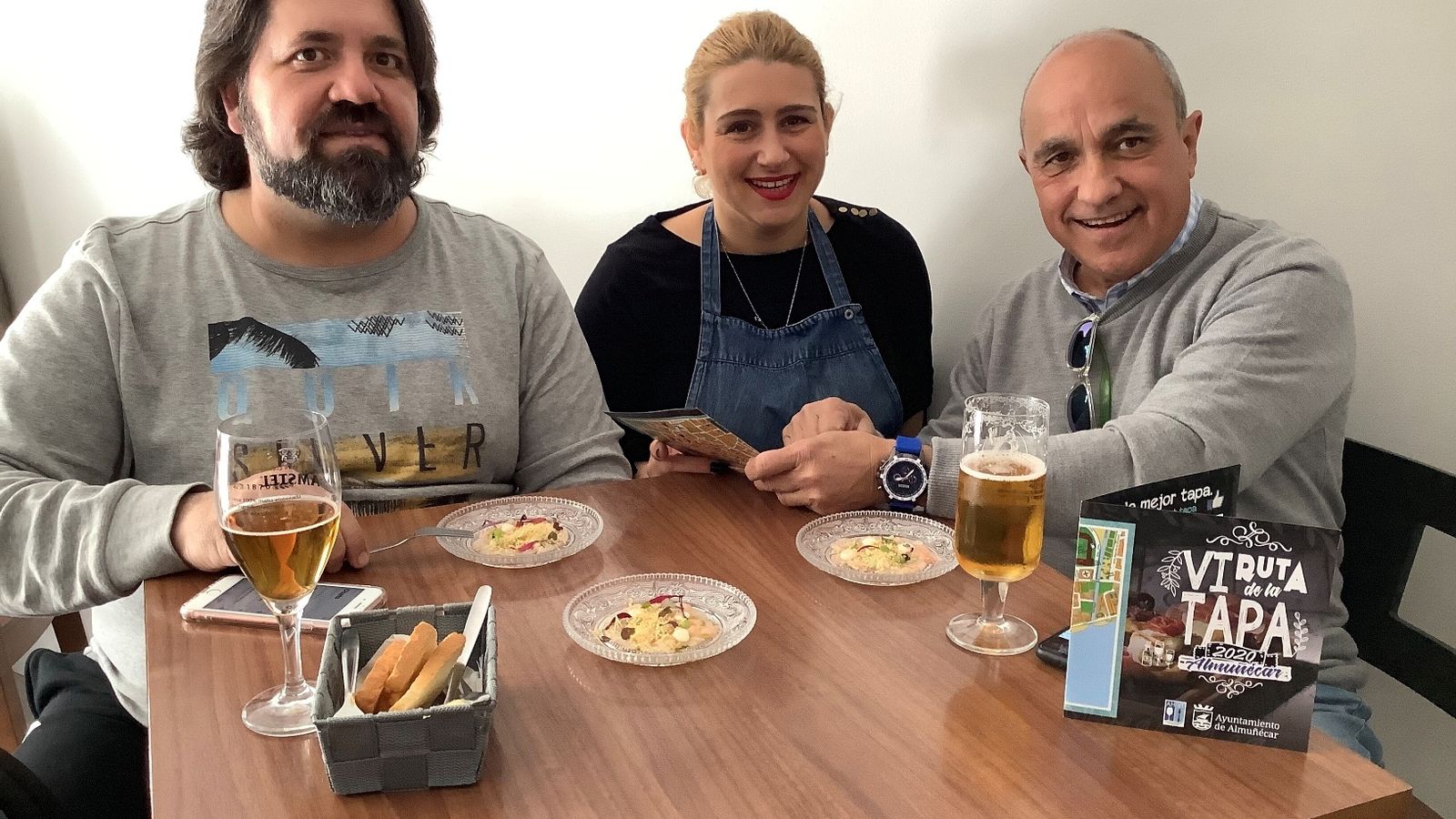 CONCEJAL DE COMERCIO EN LA APERTURA FERIA TAPA ALMUÑECAR 2020