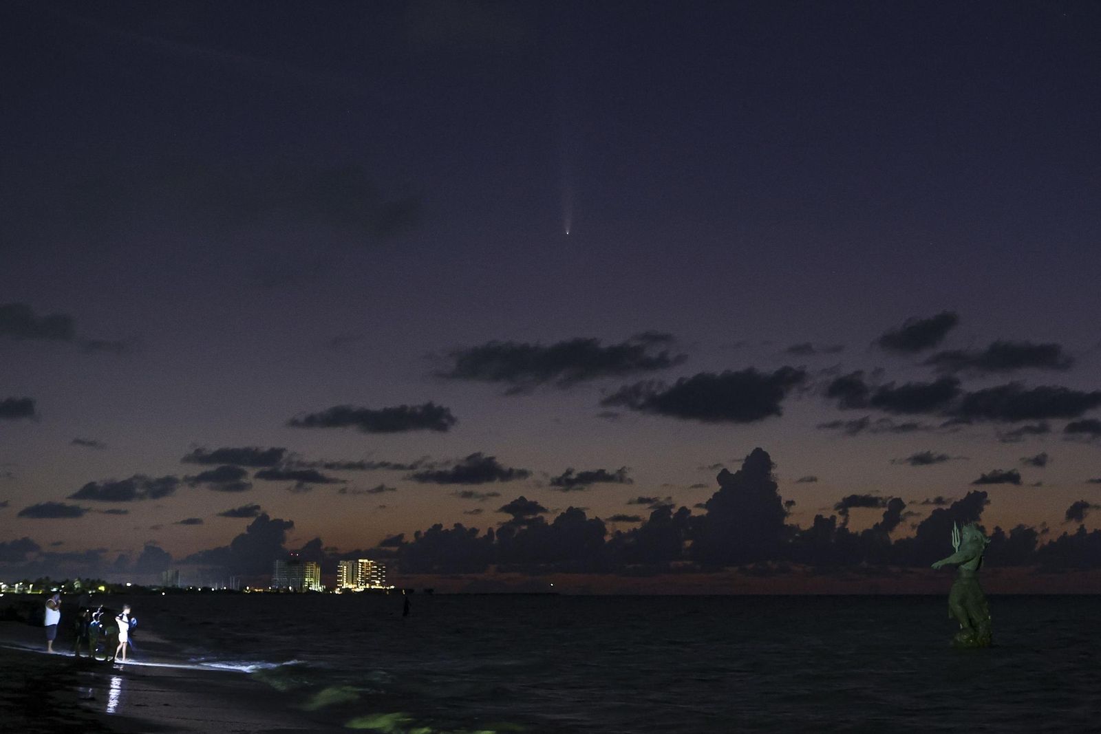 Espectáculo visual: El paso del cometa del siglo a lo largo y ancho del mundo