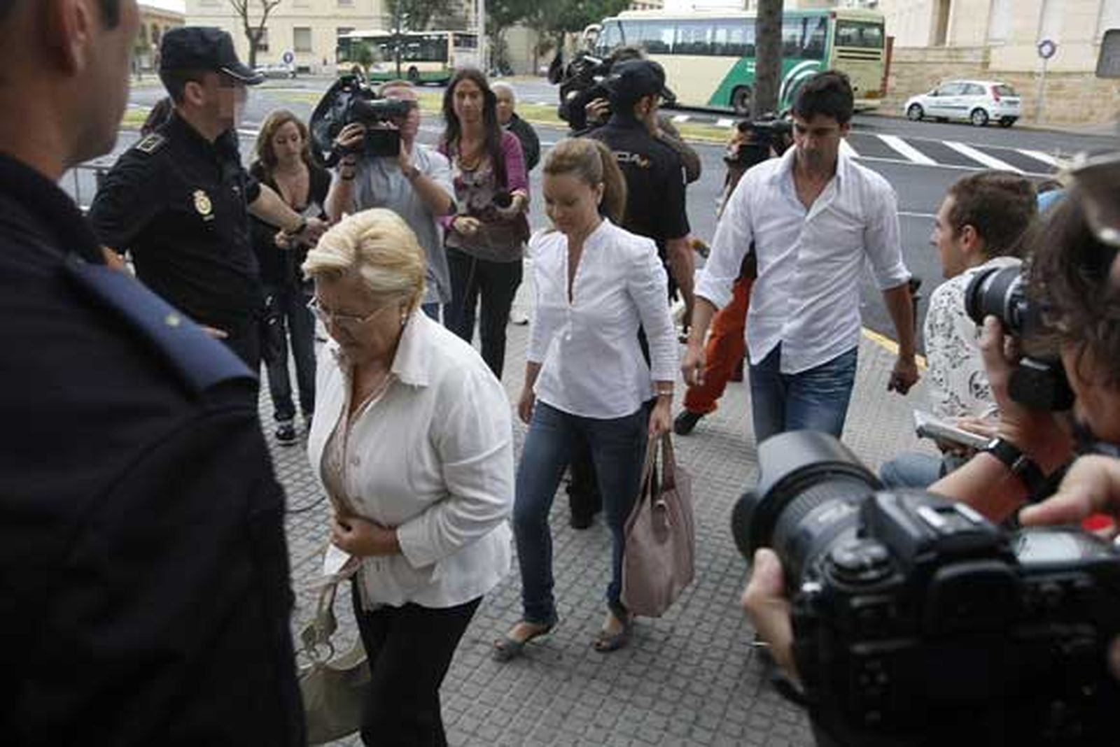 El fiscal pide nueve años para Casto, cuatro para Carretero y casi tres para Campanario y su madre