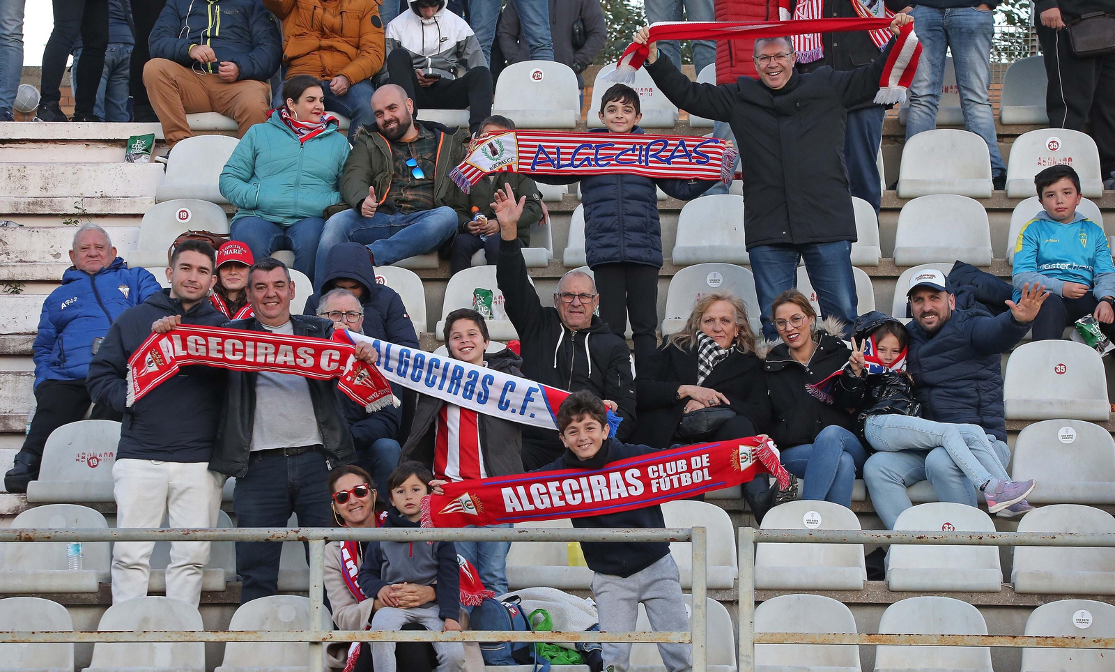 Fotos de la afición durante el Algeciras - Fuenlabrada en el Nuevo Mirador