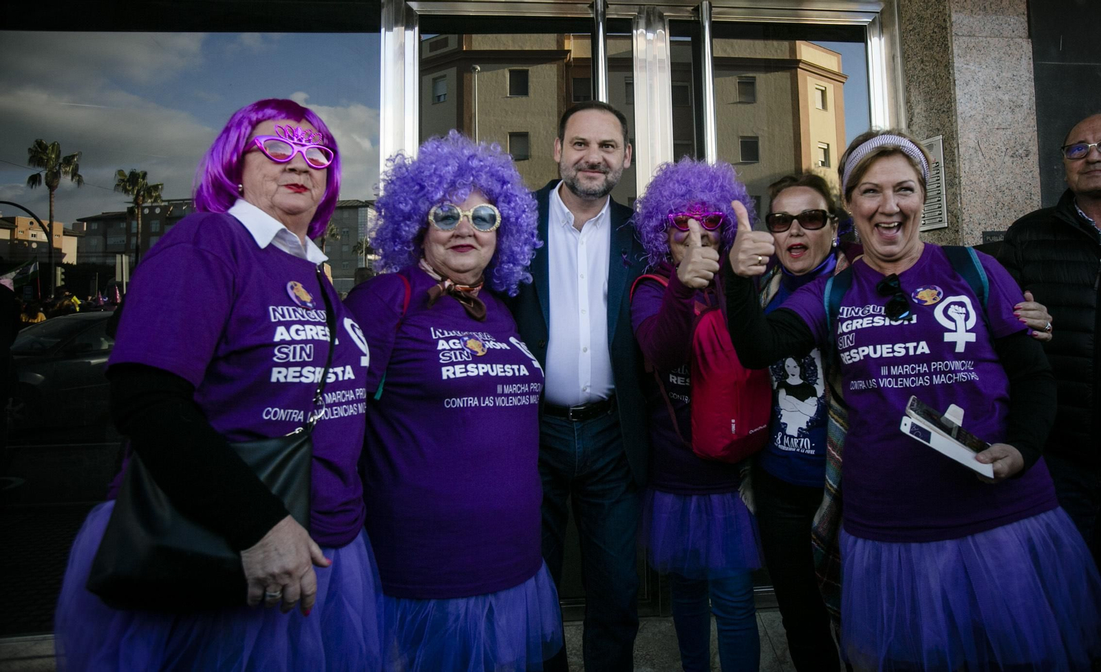 El ministro de Fomento, Jose Luis Ábalos, acudió a la manifestación en Cádiz
