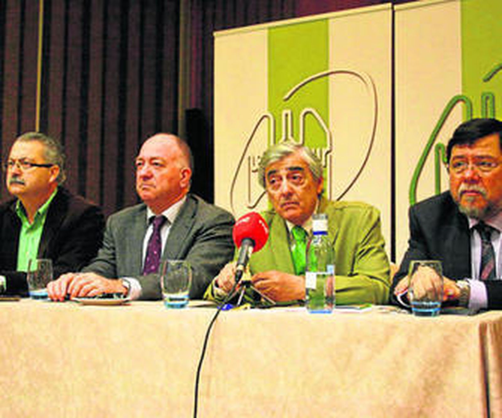Jurado, Casas, Muñoz y Santos, ayer en la presentación del congreso.