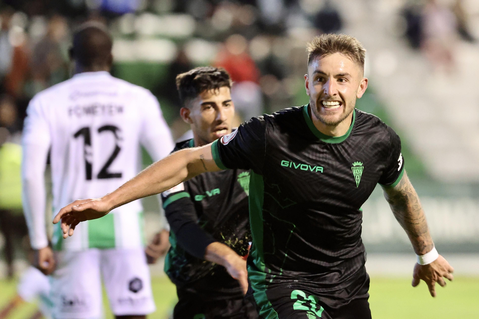 Las mejores fotos del ambiente en El Maulí para el Antequera - Córdoba CF