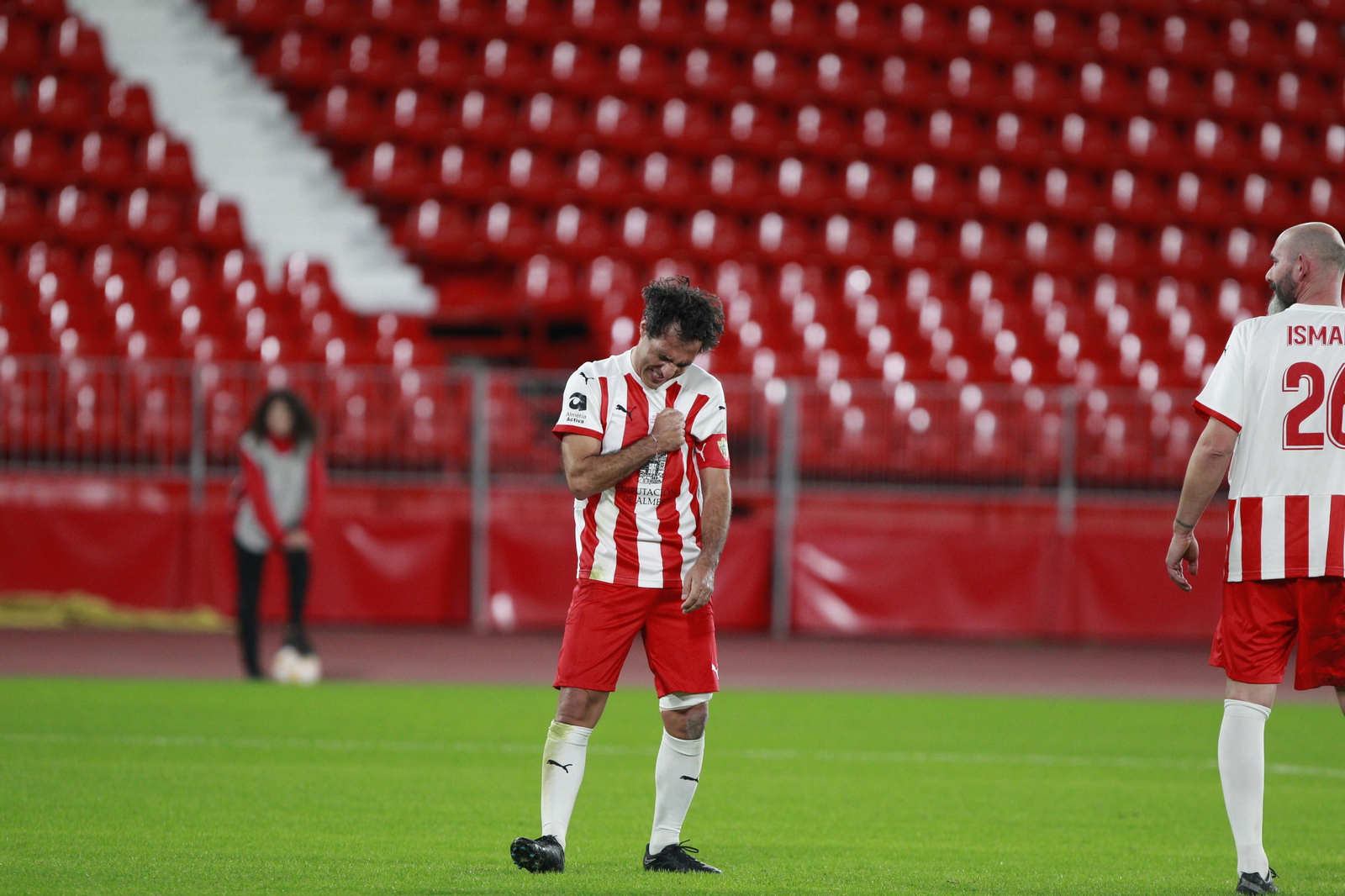 Imágenes del partido homenaje al 'eterno' capitán de la U.D. Almería, José Ortiz