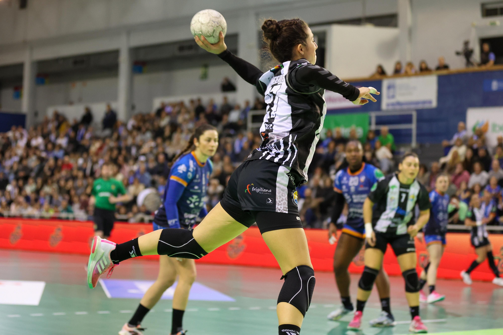 El Costa del Sol no puede con el Bera Bera (25-21)