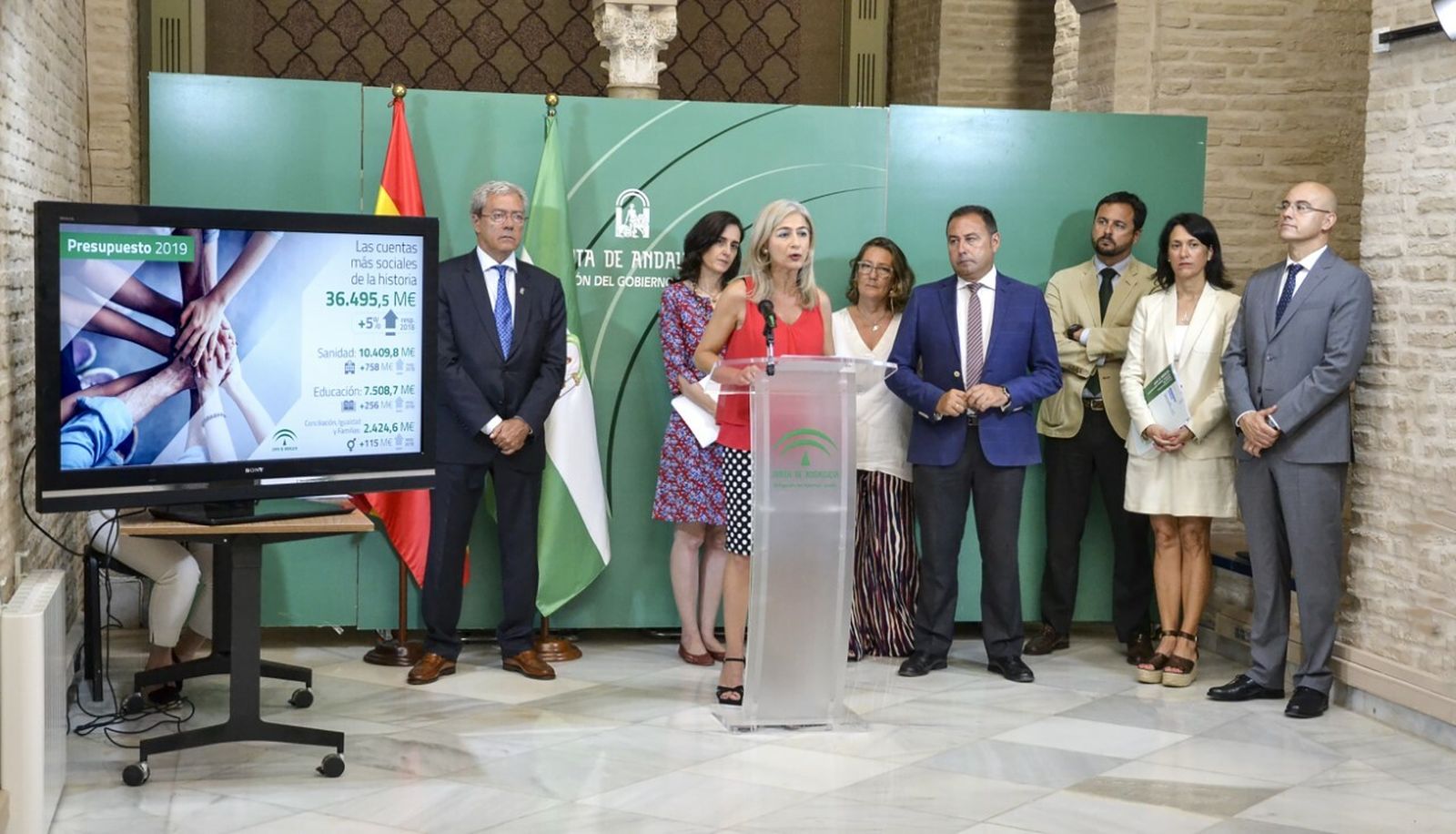 Patricia del Pozo en rueda de prensa junto al consejero de Economía Rogelio Velasco y el delegado de la Junta en Sevilla, Ricardo Sánchez.