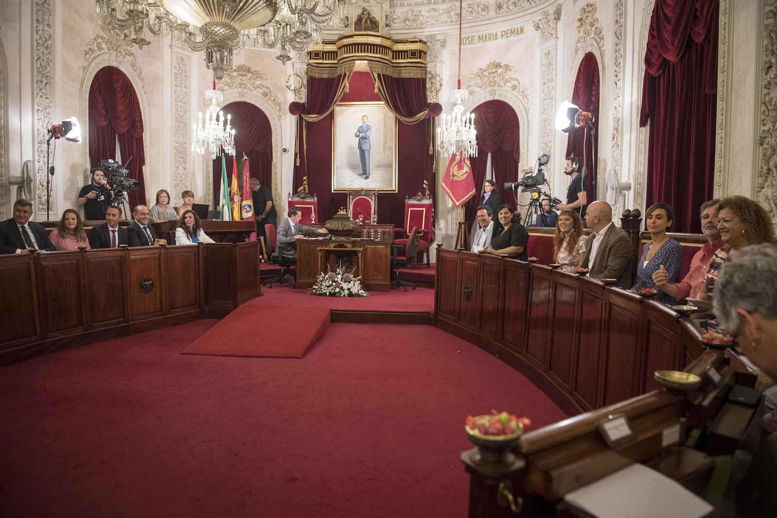 Imágenes de la investidura de José María González Kichi