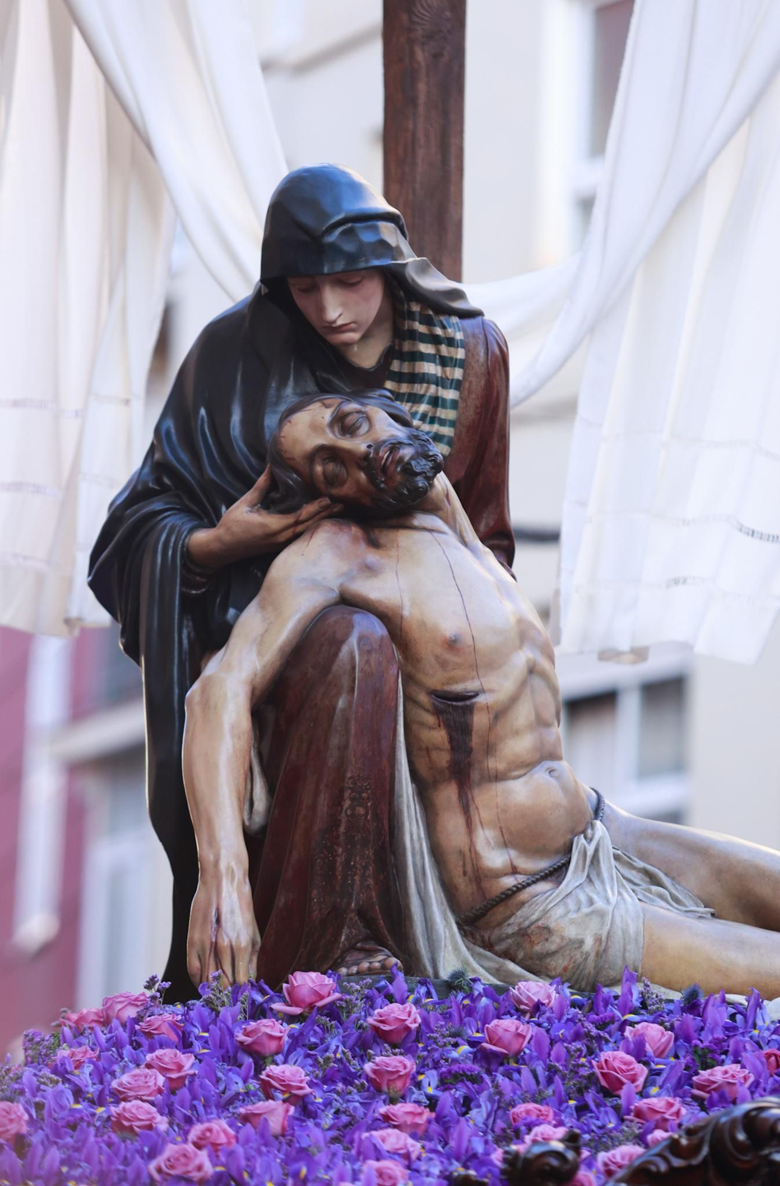 La Piedad en su procesión del Viernes Santo en Málaga, en fotos