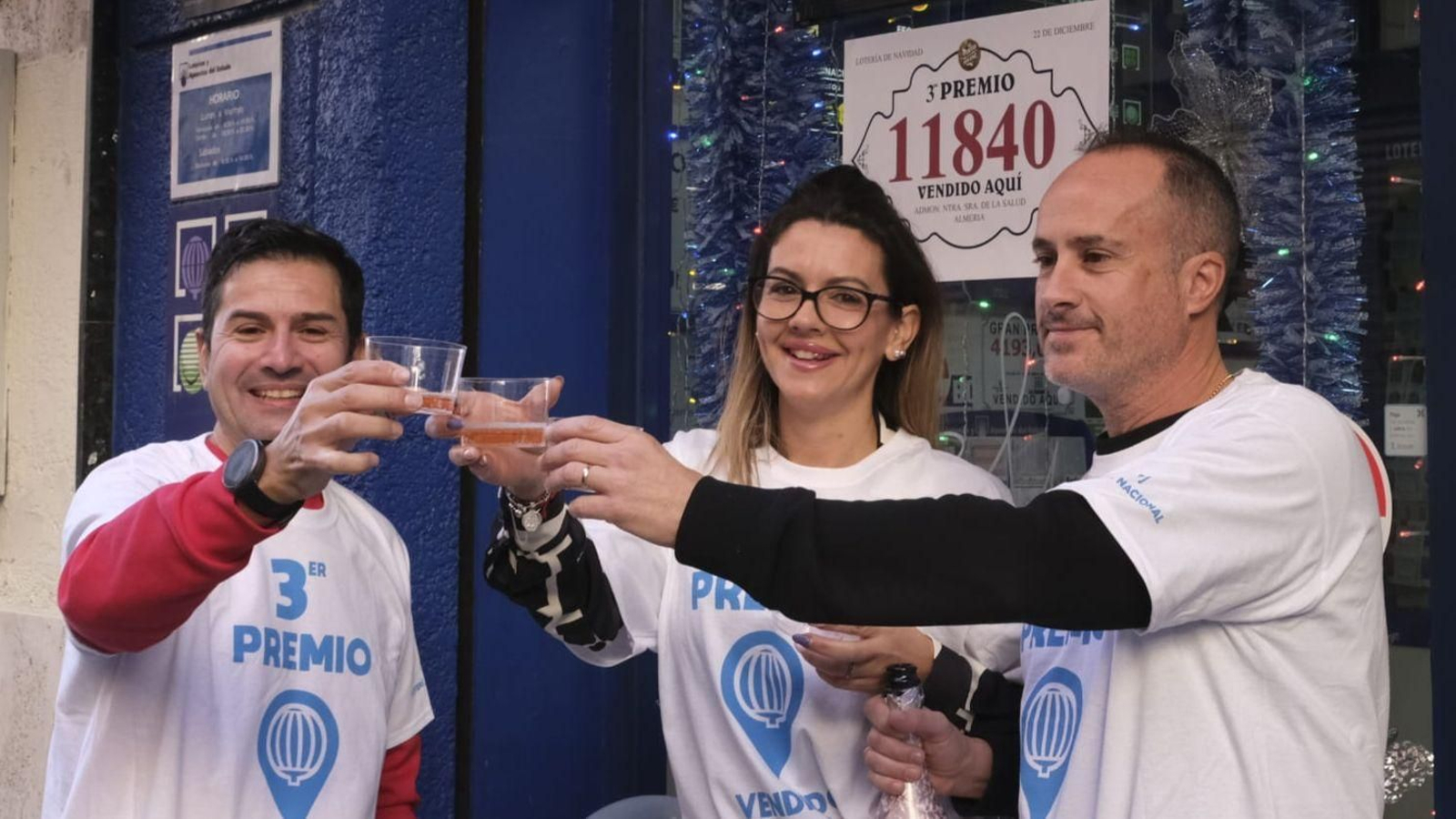 Celebración del tercer premio vendido en Almería capital.