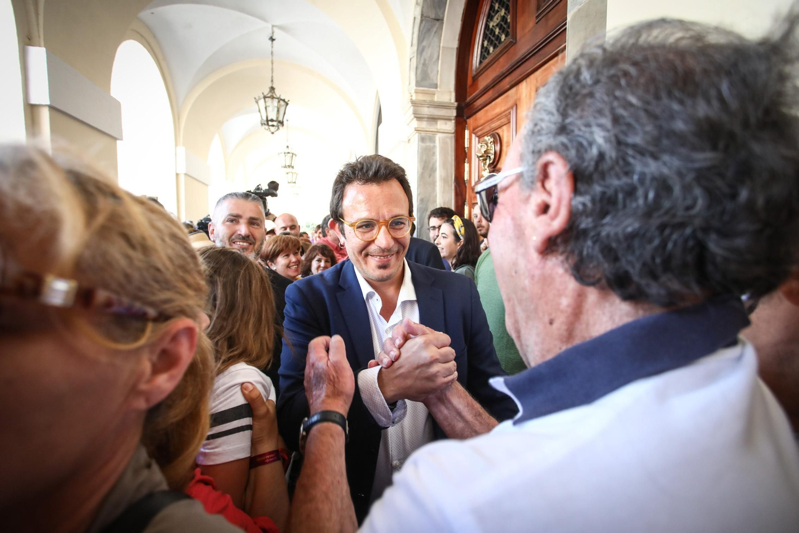 Imágenes de la investidura de José María González Kichi