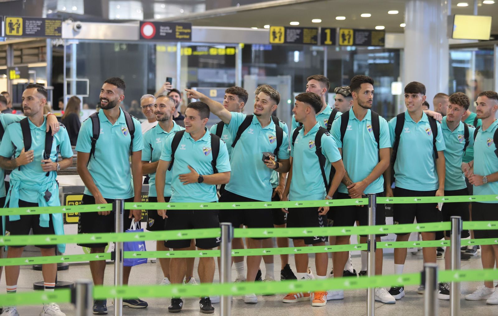 El espectacular preámbulo en el aeropuerto con la afición