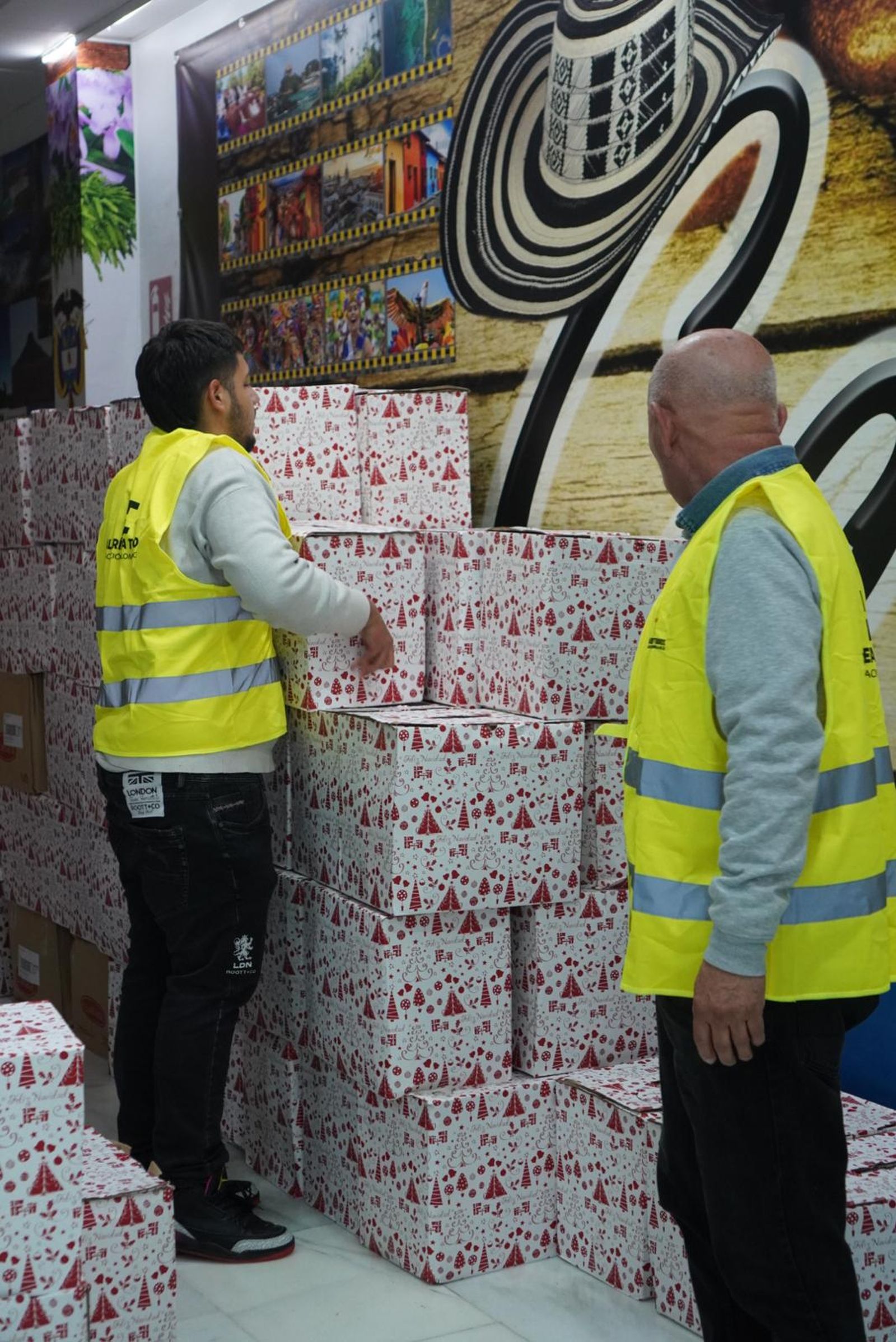 Esta asociación de colombianos de Almería celebra 20 años con 200 cestas de la compra a quienes más lo necesitan