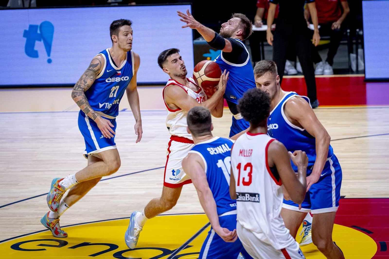 España B-República Checa, en fotos